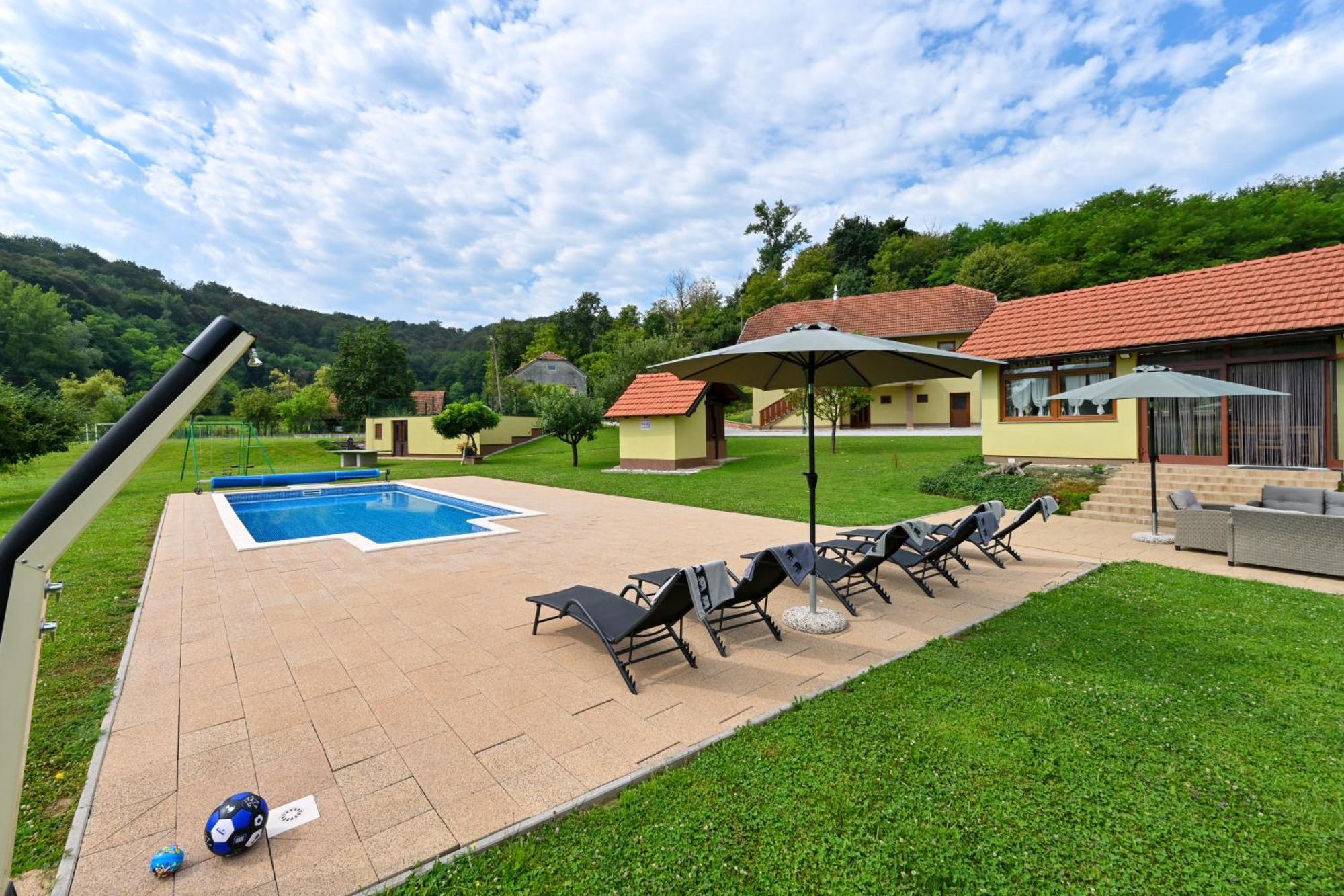 Ruralna Kuca 'Villa Zagorka' Za Odmor Sa Bazenom I Bocalistem Donja Pacetina Ngoại thất bức ảnh